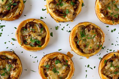 Tartlets for everyone! Finger Meals, Mushroom Gruyere, Mushroom Tartlets, Mini Tartlets, Brown Eyed Baker, Savory Tarts, Thanksgiving Appetizer, Mini Tarts, Carmelized Onions