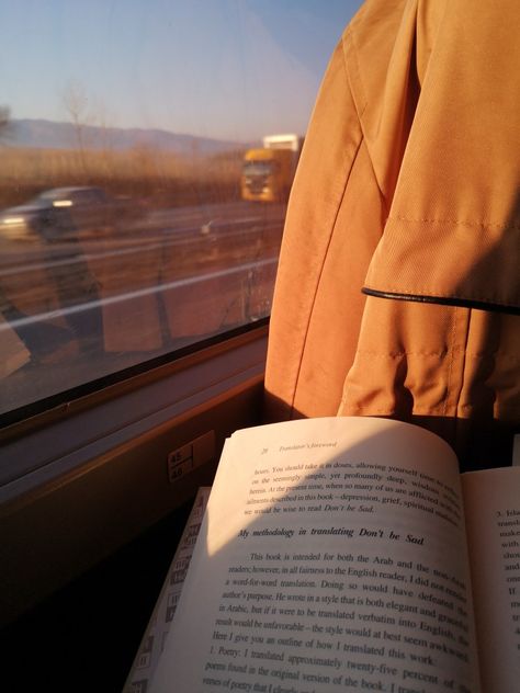 Reading Book In Car Aesthetic, Books In Car Aesthetic, Reading On The Bus, Taking The Bus Aesthetic, Road Trip Asthetics Photos, Bus Asthetic Picture, Travel Asthetics Photos, Bus Trip Aesthetic, Rio Travel