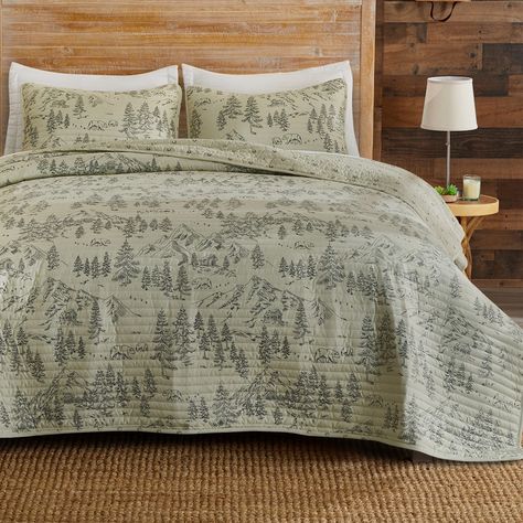 A lodge-inspired print that will decorate your bed perfectly for the winter season at your cabin. This quilt set features a sage green set with simple bear and mountain outlines, reminding us of gorgeous nature scenes. With a matching reverse on this quilt set featuring bear prints, you can easily change up the design or have a beautiful lodge accent peak through your bed styling. This bedding set is ultra-soft, durable, and perfect for layering with your other winter bedding for the ultimate be Lodge Aesthetic, Lodge Bedding, Cabin Room, Clean Bed, Cabin Bed, Winter Bedding, Perfect Bedding, Coverlet Bedding, Quilt Comforter