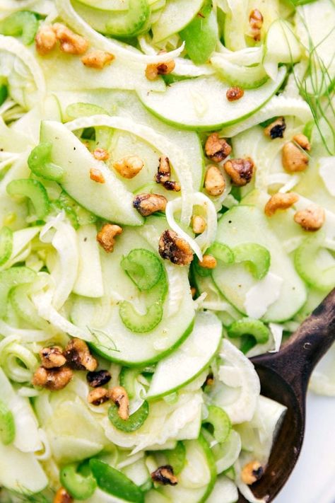 Apple Fennel Salad | Chelsea's Messy Apron Apple Fennel Salad, Fennel And Apple Salad, Vege Dishes, Green Apple Salad, Fennel Recipes, Chelsea's Messy Apron, Sliced Apples, Healthy Nutrition Plan, Food Salad