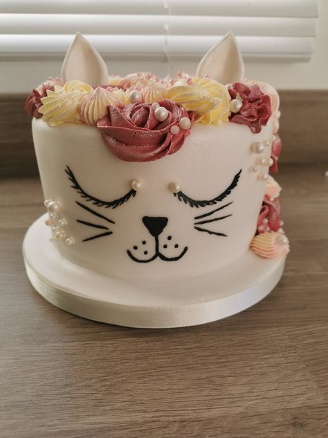 A cat lovers paradise!! Cake Ideas Decorating, Cat Cake Ideas, Kitten Cake, Birthday Cake For Cat, Make Birthday Cake, Cat Cake Topper, Unique Birthday Cakes, 40th Birthday Cakes, Animal Cakes