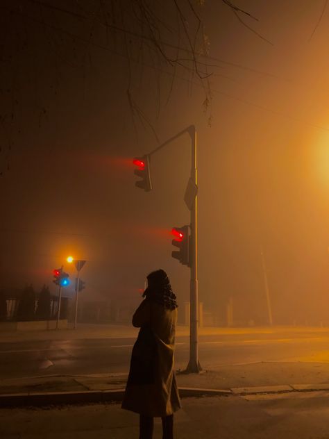 Nighttime Street Aesthetic, Evening Light Photography, Person Under Streetlight, Isolated Photoshoot, Street Lamp Photoshoot, Nighttime Street Photography, Winter Night Photography, Wet Street Aesthetic, Night Time Photography People