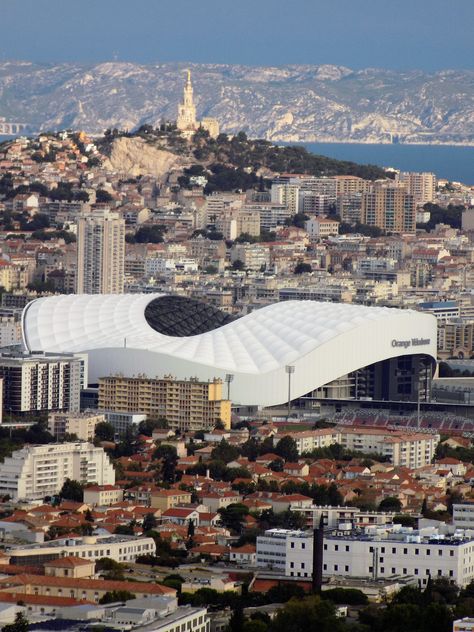 Notre Dame de la Garde veille sur le stade Vélodrome. Velodrome Marseille, Logo Om, Football Icon, Safe Place, Travel Aesthetic, Football Club, Notre Dame, Paris France, Provence