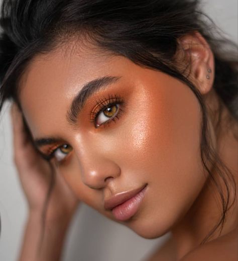 Bright Orange Eyeshadow Looks, No Makeup Bronzed Look, Orangey Brown Eyeshadow, Burnt Orange Outfit Makeup, Orange Summer Makeup, Bronze Orange Makeup, Orange Brown Gold Eye Makeup, Sunny Makeup Looks, Rust Orange Makeup Look