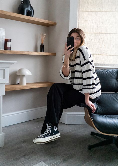 stripe jumper, black wide leg trousers, converse high tops Women Trousers Outfits, Black High Top Converse Outfits, High Top Outfit, How To Style Converse, Converse Haute, Trousers Outfit Casual, Converse Noir, Trousers Women Outfit, Wide Leg Trousers Outfit