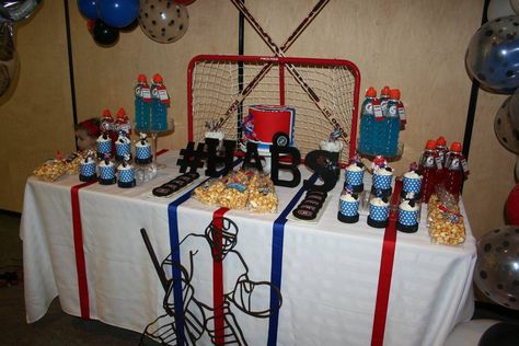 Hockey Banquet, Hockey Birthday Decorations, Hockey Themed Graduation Party, Hockey Balloon Decorations, Hockey Themed Birthday Party Decorations, Hockey Themed Party, Hockey Banquet Decorations, Ice Hockey Party Ideas, Hockey Graduation Party Ideas