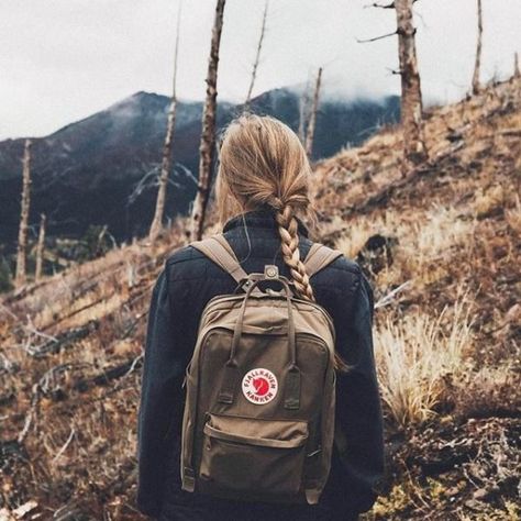 You Are My Superhero, Trekking Outfit Women, Outfit Leather Jacket, Trekking Outfit, Style Hippie Chic, Kanken Classic, Fjällräven Kånken, Hippie Chic, Kanken Backpack