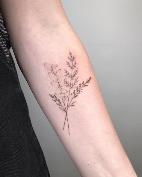 Faye Oliver on Instagram: “✽ Eucalyptus, lavender + Fern✽ @evergreentattoos ⠀⠀⠀⠀⠀⠀⠀⠀⠀⠀⠀⠀⠀⠀⠀⠀⠀⠀⠀⠀⠀⠀⠀⠀ ⠀⠀⠀⠀⠀⠀⠀⠀⠀⠀⠀⠀⠀⠀⠀⠀⠀⠀⠀⠀⠀⠀⠀⠀ ⠀⠀⠀⠀⠀⠀⠀⠀⠀⠀⠀⠀⠀⠀⠀⠀⠀⠀⠀⠀⠀⠀⠀⠀…” Lavender And Fern Tattoo, Fern Bouquet Tattoo, Tattoo Around Arm, Eucalyptus Tattoo, Tattoo Dos, Tattoos Big, Flower Tats, Olive Tattoo, Mum Tattoo