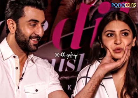 cute picture of Ranbir Kapoor and Anushka Sharma ❤️❤️❤️❤️❤️❤️ Anushka And Ranbir, Ranbir And Anushka, Bollywood Movie Scenes, Ranbir Kapoor Deepika Padukone, Alia Bhatt Photoshoot, Arjun Kapoor, Rowan Blanchard, Jonathan Scott, Bollywood Outfits