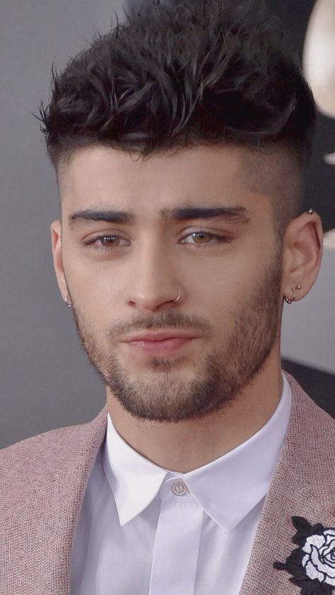 Zayn Gif, Very Short Hair Men, Zayn Malik Style, Beard Haircut, Hairstyle Men, Tattoo Name, Zayn Malik Pics, Mullet Haircut