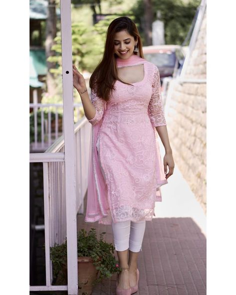 Silk Kurti Designs, Stylish Kurtis Design, Cotton Blouse Design, Indian Designer Suits, Simple Kurta Designs, Salwar Designs, Long Kurti Designs, Salwar Kamiz, Kurti Designs Party Wear