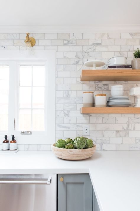 Farmhouse Kitchen Backsplash, Subway Tile Backsplash Kitchen, White Kitchen Backsplash, Marble Subway Tiles, Gray And White Kitchen, Subway Tile Kitchen, Kitchen Backsplash Designs, Subway Tiles, Smart Kitchen