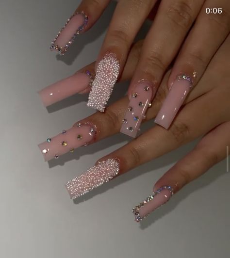 Light Pink Acrylic Nails Coffin Long With Diamonds, Gems On Nails Ideas, Pink Blinged Out Nails, Birthday Nails Sparkle, Classy Birthday Nails, Pink Diamond Nails, Pink Glam Nails, Insta Baddie Nails Acrylic, Instagram Baddie Acrylic Nails