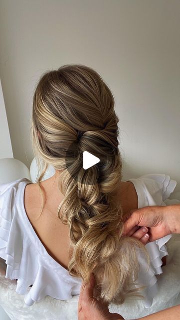 HANNAH TAYLOR on Instagram: "SAVE for later ❤️ I’d love to know what you think to this look! I sneaked in a row of @cliphairlimited extensions attaching them with an elastic to make it super easy to hide. The braid acts as a base for me to attach the rest of the hair to ❤️" How To Hide Hair Extensions, Hannah Taylor, Hoco Hair Ideas Straight, Hoco Hair Ideas Medium, Bridesmaid Hair Down, Bridesmaid Hair Updo, Hoco Hair Ideas, Save For Later, Hoco Hair