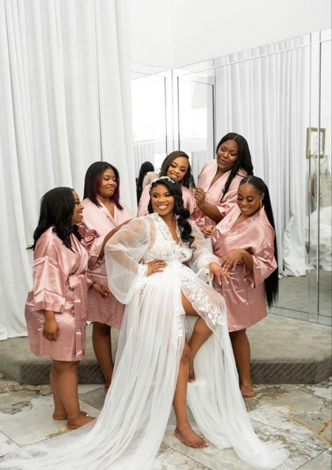 Bridesmaids Robes Pictures Wedding Day, Bride Robes Getting Ready, Getting Ready Wedding Photos Black Bride, Bridal Shower Ideas Black Women, Bridesmaids Robes Pictures, Glam Bridesmaid Dresses, Bride And Bridesmaid Robes, Bride Shots, Glam Bridesmaid