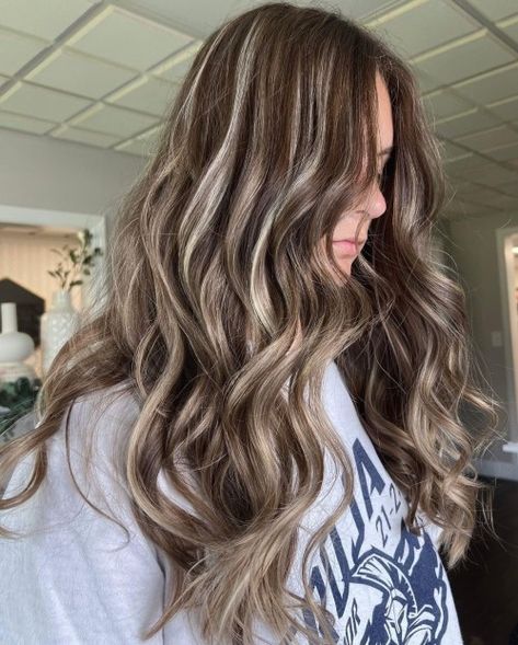 Beige and Platinum Ribbons in Warm Brown Hair Brunette With Blonde Highlights, Chunky Blonde Highlights, Brown Hair With Blonde, Hair With Blonde Highlights, Warm Hair Color, Warm Brown Hair, Inspiration Designs, Fall Blonde Hair, Platinum Blonde Highlights