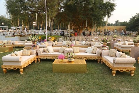 Indian Wedding Decor Inspiration Indian Wedding Seating, Wedding Lounge Seating, Photobooth Decor, Wedding Lounge Furniture, Gujrati Wedding, Indian Wedding Decor, Cocktail Decoration, Gujarati Wedding, Wedding Lounge