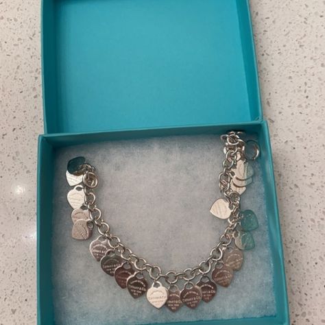 Return to Tiffany Multi-Heart Charm Bracelet Tiffany Co Charm Bracelet, Return To Tiffany Aesthetic, Tiffany And Co Charm Bracelet, Tiffany Co Bracelets, Inspo Bracelets, Tiffany Charm Bracelet, Van Cleef Necklace, Tiffany Gold, Pandora Bracelet Charms Ideas