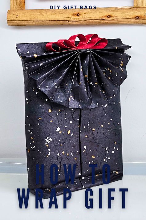 Gift wrapping without box. Wrapping Ideas Without Boxes, Wrapping Ideas For Clothes, Gift Wrapping Ideas For Clothes, Gift Packing Ideas, Gift Wrapping Bag, Ideas For Clothes, Box Gift Wrapping, Packing Ideas, Gift Wrapping Ideas