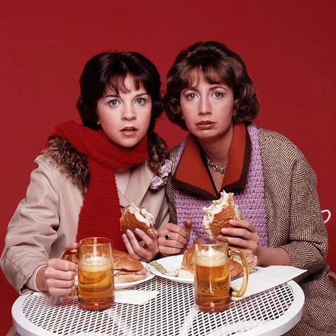 Laverne And Shirley, Penny Marshall, Cindy Williams, Laverne & Shirley, Iconic People, Mork & Mindy, Abc Photo, American Graffiti, Photo Poster