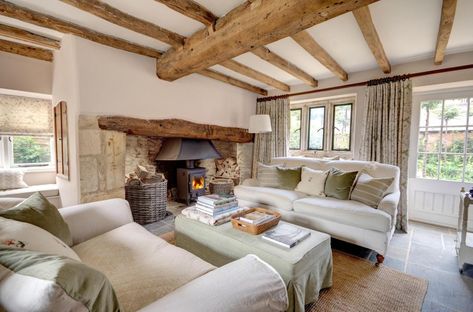 Old Cottage Living Room, European Farmhouse Living Room, French Country Decorating Living Room, French Regency, Regency Decor, French Country Living, Regency Furniture, Cottage Living Room, English Architecture