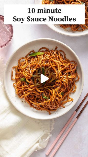 Soy Sauce Noodles, Stir Fried Noodles, Fresh Egg Noodles, Pan Fried Noodles, Egg Noodle Recipes, Asian Dish, Noodle Recipes Easy, Easy Stir Fry, Soy Recipes