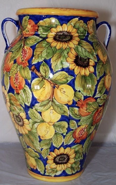 Sicilian Kitchen, Tuscan Pottery, Sicilian Pottery, Sicilian Decor, Mexican Ceramics, Mexican Home Decor, Paper Vase, Pottery Painting Designs, Italian Tiles