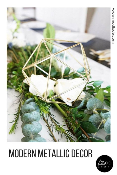 Gold Geometric Centerpiece, Polaroid Table, Geometric Centerpiece, Best Wedding Colors, Rustic Style Wedding, Rose Gold Chrome, Candle Wedding Centerpieces, Rustic Centerpieces, Vintage Bulb