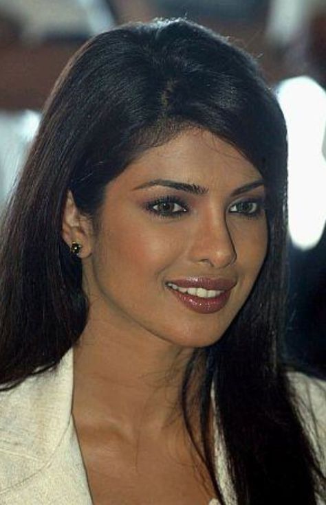 PRIYANKA CHOPRA Priyanka Chopra 90s Fashion, Young Priyanka Chopra, Priyanka Chopra 2000s Fashion, Younger Priyanka Chopra, Priyanka Chopra Early 2000s, Priyanka Chopra In 90s, Priyanka Chopra Hair, Priyanka Chopra Makeup, Miss World 2000