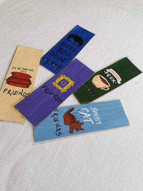 Friends Series Bookmarks, Friends Series Gift Ideas, Bookmark Ideas Markers, Friends Tv Show Gifts Diy, Friends Series Painting, Bookmarks Inspired By Books, Best Friend Bookmark, Friends Gift Ideas Tv Show, Friends Series Drawing