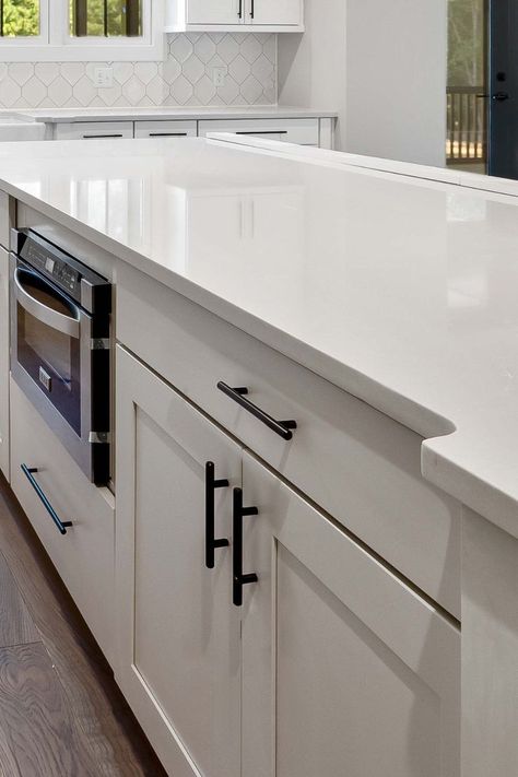 Cream Cupboards Black Handles, Beige Kitchen With Black Handles, Light Grey Kitchen Black Handles, Beige Kitchen Black Handles, Cream Kitchen With Black Handles, Beige Kitchen Black Hardware, Beige Cabinets With Black Hardware, Cream Kitchen Black Handles, Black Kitchen Handles White Cabinets