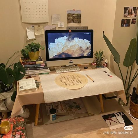 Floor Desk Aesthetic, Floor Desk Setup, Japanese Apartment Aesthetic, Productivity Board, Desk Idea, Desk Nook, Floor Desk, Japanese Apartment, Floor Living