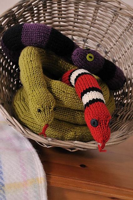 Pattern Snake, The Knitter, Three Dimensional Shapes, Chunky Knitting, I Cord, Double Pointed Needles, Snake Patterns, Knit In The Round, A Snake