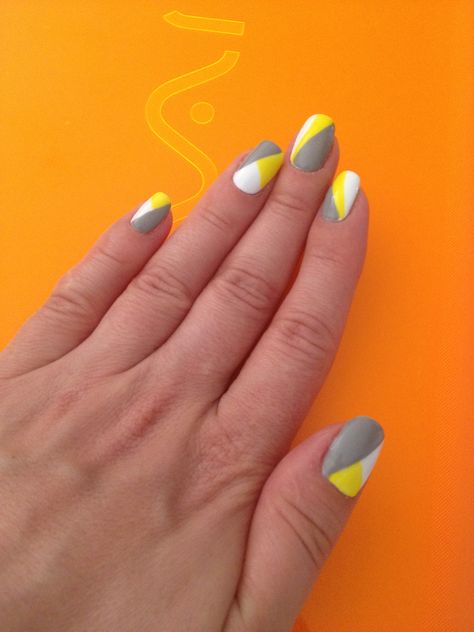 Black Yellow White Nails, Grey And Yellow Nails Ideas, Yellow And Grey Nails Design, Grey Yellow Nails, Gray And Yellow Nails, Winter Nails Grey, Yellow And Grey Nails, Nail Ideas Short, Grey Gel Nails