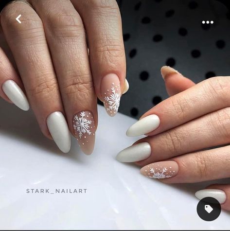 Snowflake Nails French Tip, White Nails With Snowflakes, Christmas Nude Nails, Minimalist Winter Nails, French Tip Winter Nails, Nude Christmas Nails, Beige Nail Designs, Classy Gel Nails, Beige Nail