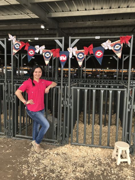 4h Banner Display Ideas, Livestock Stall Decorations, 4h Stall Decorations, Livestock Pen Decorations, Cowboy Boot Crafts Projects, Pig Pen Decorating Ideas Fair, Show Animals Fair Signs, 4-h Decorations, 4 H Pen Decorations