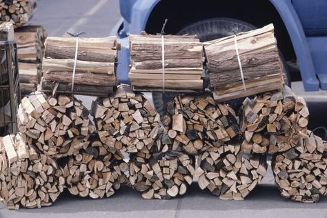 Keep firewood contained in bundles. Coal Bunker, Firewood Stand, Woodworking Items That Sell, Firewood Shed, Firewood Storage, Wood Projects That Sell, Small Woodworking Projects, Woodworking Projects That Sell, Popular Woodworking