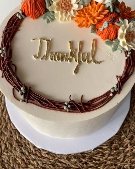 Fall Wreath Cake, 6inch Cake Design, Friendsgiving Cake, Thanksgiving Cake Ideas, Pastel Thanksgiving, Thanksgiving Cake, Thanksgiving Cakes, Fall Cakes, Thanksgiving Design