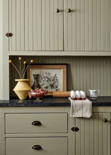 Moody Craftsman, Craftsman Kitchen Cabinets, Jamie Haller, Craftsman Wallpaper, 2025 Kitchen, Primitive Kitchen Cabinets, Craftsman Cabinets, Craftsman Kitchens, Craftsman Dining Room