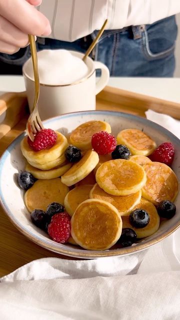 PANCAKES on Instagram: "MINI-PANCAKES BREAKFAST BOWL 🍓🌞  🎥 by @pancake_eden   Here’s the secret formula to start your day with a smile 😁: our beautiful bowl with mini-pancakes. It’s packed with goodness, topped with fresh fruit and a drizzle of honey. Delicious, healthy, and quicker to make than it looks!  INGREDIENTS (for 2 servings) 2/3 cup all-purpose flour 1 tsp baking powder 1/2 tsp baking soda 1 tbsp sugar A pinch of salt ~ One egg 1/3 cup Greek yogurt 4 tbsp milk 2 tsp oil  INSTRUCTION - Mix flour, baking powder, baking soda, sugar, and salt in a bowl. - Combine egg, yogurt, milk, and oil in a separate bowl. - Pour the wet ingredients over the dry ones. Mix until smooth. - Heat a non-stick pan over medium heat and pour one tsp of batter to form each pancake (decide how many base Pancakes Breakfast, Baked Pancakes, Yogurt Milk, One Egg, Mini Pancakes, Packing Kids, Breakfast Bowl, Breakfast Pancakes, Baking With Kids