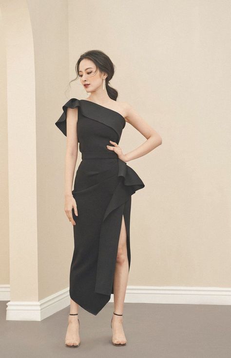 One-shoulder Draped Top - LANE JT Simple Dresses Short, Dress Semi Formal, Dinner Dress Classy, Fancy Dresses Long, Dress Neck Designs, Draped Top, Woman Suit Fashion, Korean Fashion Dress, African Clothing Styles