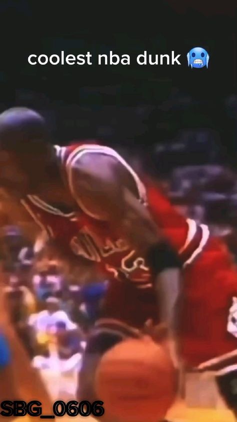 Basketball Live Wallpaper, Dunking Basketball, Michael Jordan Gif, Michael Jordan Dunking, Basketball Workouts Training, Jordan Videos, Michael Jordan Art, Nba Video, Jordan Logo Wallpaper