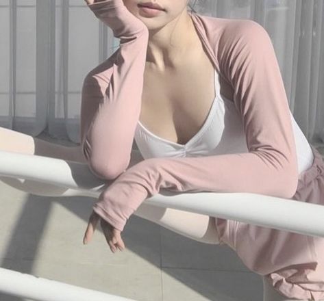 Ballet Girl Aesthetic, Coquette Ballet, Ballet Aesthetic, Dance Aesthetic, Dior Girl, Ballet Beauty, Ballet Inspiration, Pretty Pink Princess, Pink Pilates