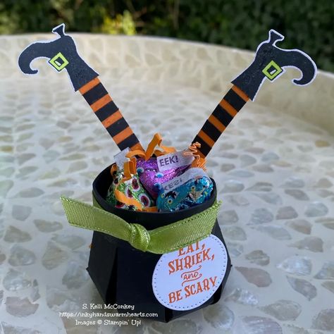 Witches Tea, Halloween Treat Holders, Christmas Treats Holders, Halloween Treat Boxes, Holiday Favors, Halloween Arts And Crafts, Halloween 3d, Treat Holders, Halloween Favors