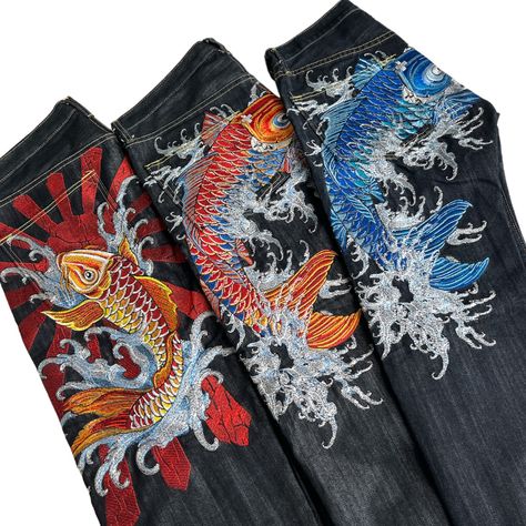 Koi Fish Embroidery Jeans, Sugoi Jeans, Art Jeans Paintings, Karakuri Jeans, Dragon Jeans, Jean Upcycle, Jean Designs, Ropa Upcycling, Jeans Diy