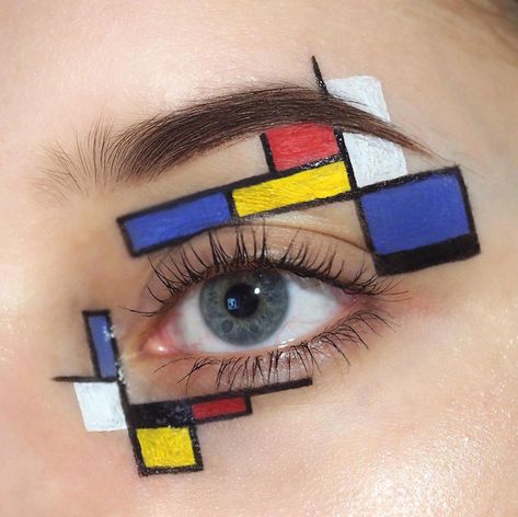 a graphic mondrian look...how unexpected 💛❤️💙🖤⁣ -⁣ #mondrian #avantgardemakeup #liner #v93oo #theartistedit #ravvebeauty #fentybeauty… Avant Garde Makeup, Ap Art, Fenty Beauty, Makeup Collection, Beauty Inspiration, Maquillaje De Ojos, Makeup Inspiration, Dive In, Triangle Tattoo