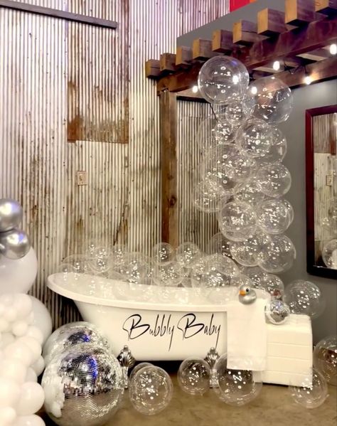 Bubble Bath Decor, Bubble Theme Party Decorations, Bubbles Baby Shower Theme, Bubble Baby Shower Ideas, Bubble Balloon Arch, Bubble Bath Baby Shower Theme, Bubble Party Decorations, Bubble Theme Party, Bubble Bath Party