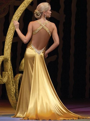 see more details at partydressgallery.blogspot.com Mode Glamour, Prom Dresses Gowns, Gold Digger, Ball Gown Dresses, Gorgeous Gowns, Gold Dress, Intricate Design, Beautiful Gowns, Looks Vintage