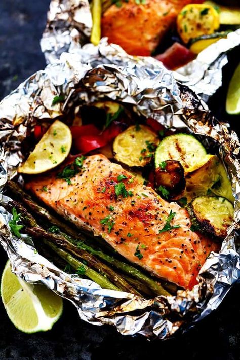 Grilled Lime Butter Salmon in Foil with Summer Veggies Summer Veggies Recipes, Veggies Grilled, Salmon Veggies, Grill Salmon, Foil Packet Dinners, Salmon In Foil, Lime Butter, Foil Dinners, Foil Pack Meals