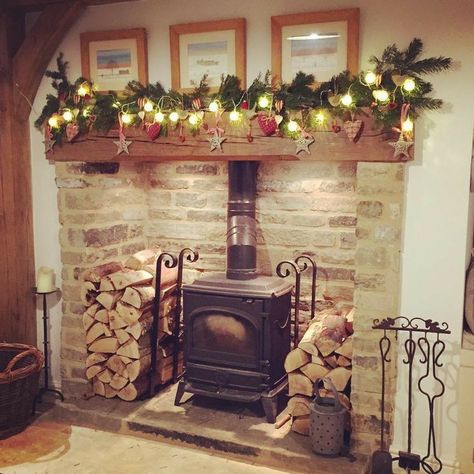 Farmhouse Wood Stove Fireplace, Wood Burning Stove Enclosure, Wood Stove Christmas Decor, Wood Stove In Kitchen, Stove Fireplace Ideas, Wood Stoves Ideas Living Rooms, Fireplace Hearth Ideas, Wood Stove Surround, Hearth Ideas